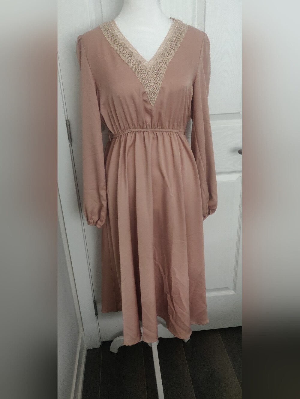 Women's Long Sleeve V-Neck Midi Dress in Dusty Mauve